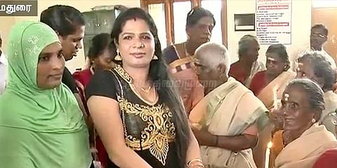 ஆதரவற்ற முதியோர்களுடன் திருநங்கைகள் கொண்டாடிய தீபாவளி