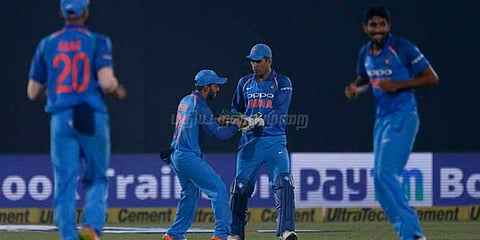 வெற்றிக்கு வித்திட்ட பும்ரா-தோனி கூட்டணியின் அசத்தல் ரன்-அவுட்