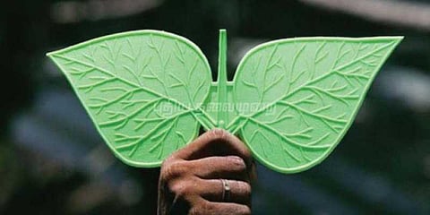 ‌‌இரட்டை இலை வழக்கு: நாளை மீண்டும் விசாரணை