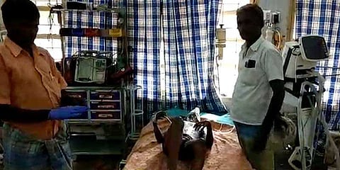 மண்ணெண்ணெய் ஊற்றி மாணவர் தீக்குளிக்க முயற்சி