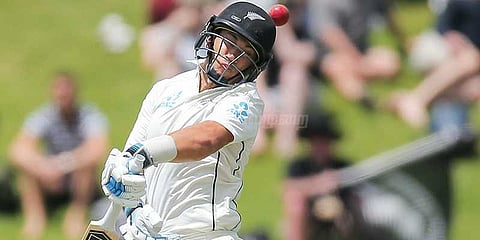 சதத்தை இழந்தார் ராஸ் டெய்லர்: நியூசி.முன்னிலை