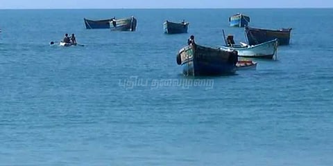 லட்சத்தீவில் மீட்கப்பட்ட 45 தமிழக மீனவர்கள் கொச்சி வருகை