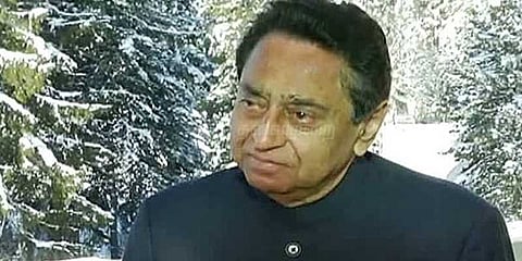 காங். முன்னாள் எம்.பியை நோக்கி துப்பாக்கியை காட்டிய காவலர்