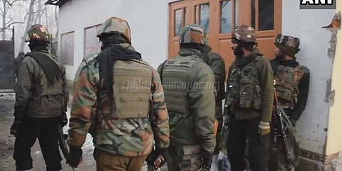 காஷ்மீரில் 2 பயங்கரவாதிகள் சுட்டுக்கொலை