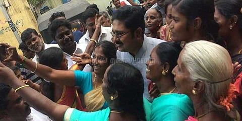 முதல் சுற்று முடிவில் 5,339 வாக்குகள் பெற்று டிடிவி முன்னிலை