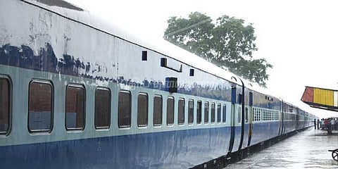 ரயில் டிக்கெட் கட்டணம் உயர்த்தப்படாது: மத்திய அரசு