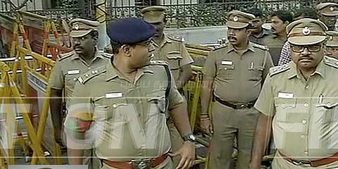 வேதா இல்லத்தை நினைவிடமாக மாற்ற அதிகாரிகள் ஆய்வு