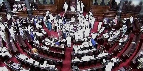 கடும் எதிர்ப்புக்கிடையே தாக்கலான முத்தலாக் மசோதா!