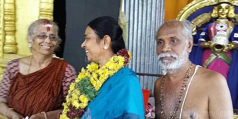 கருடசேவை உற்சவத்தில் மு.க.ஸ்டாலின் மனைவி