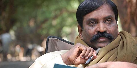 'காதல் ஓவியம்’ வரிகளால் இசைஞானிக்கு வாழ்த்து சொன்ன வைரமுத்து