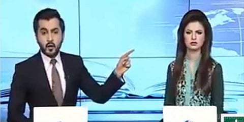 செய்தி வாசிப்பாளர்களுக்குள் சண்டை: வைரலாகும் வீடியோ 