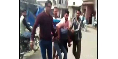 தகாத உறவு என சந்தேகம்: சிறுநீரை குடிக்க வைத்து கொடுமை செய்த பஞ்சாயத்து!