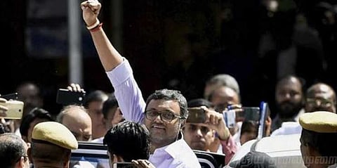 பெயர் கேட்டால் ‘நான் அரசியல்வாதி’ என்கிறார்: கார்த்தி மீது சிபிஐ புகார்