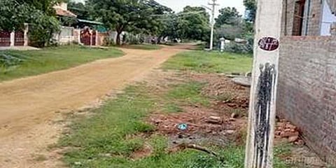 ஓட்டைப்பிரித்து கொள்ளை: தடுத்தவருக்கு அரிவாள்மனை வெட்டு!