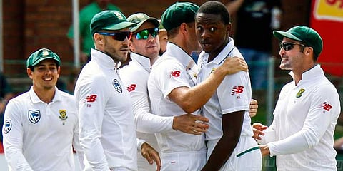 தென்னாப்பிரிக்கா டெஸ்ட்: ரபாடாவின் ஆக்ரோஷத்தில் பணிந்தது ஆஸி!