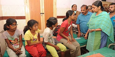 தேனி காட்டுத்தீ: சிறுவர்களும் மீட்பு!