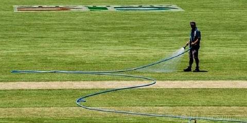 தவிக்கும் கோடையில் ஐபிஎல்-க்காக தண்ணீரை வீணாக்குவதா?