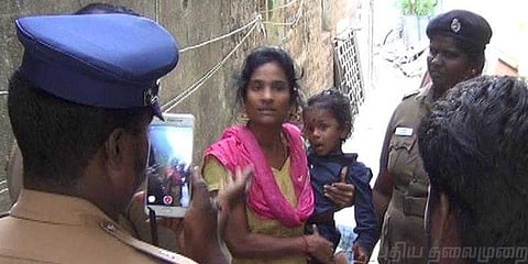 கணவருக்காக 2 நாட்களாக இளம்பெண் தர்ணா போராட்டம்