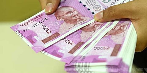 வருமான வரித்துறை அதிகாரி போல் நடித்து ரூ. 2 லட்சம் மோசடி