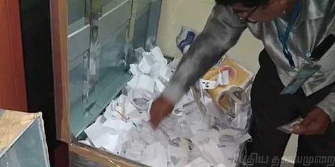 கர்நாடகாவில் ஆயிரக்கணக்கான போலி வாக்காளர் அடையாள அட்டைகள் பறிமுதல்