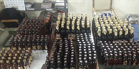 ஒரே வீட்டில் 440 மதுபாட்டில்கள்.. அசந்து போன போலீசார்