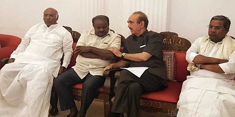 முடிவு ஆளுநர் கைகளில் தான் உள்ளது - சித்தராமையா, குமாரசாமி கூட்டாக பேட்டி