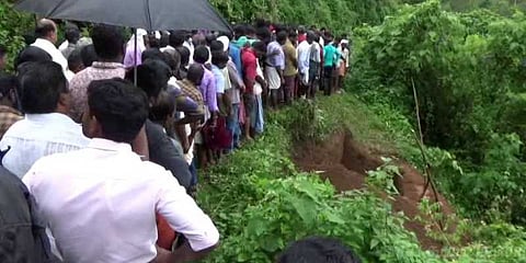 குழந்தைகள் இறப்பில் சந்தேகம்: தாயிடம் போலீசார் விசாரணை