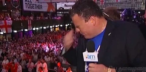 ‘எங்களுக்கு கோப்பை இல்லையா..?’ செய்தியாளர் முகத்தில் பீரை ஊற்றிய இங்கிலாந்து ரசிகர்