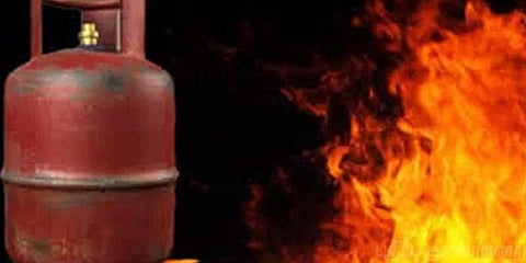 தஞ்சையில் சிலிண்டர் வெடித்து விபத்து: 13 வீடுகள் தீக்கிரையாகின..!