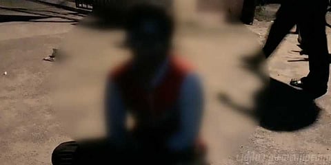 காதலனுடன் சேர்த்து வைக்கக்கோரி இளம்பெண் தர்ணா !