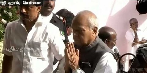 கருணாநிதியின் மறைவுக்கு ஆளுநர் அஞ்சலி