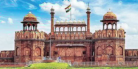 செங்கோட்டையின் வரலாறு : கொடியேற்றும் வழக்கத்தின் பின்னணி