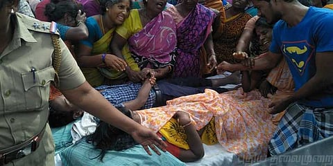 அறுந்து கிடந்த மின்கம்பியை மிதித்ததில் தாயும் மகனும் ‌உயிரிழப்பு