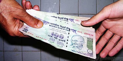 கூலி தொழிலாளி மீது தாக்குதல் : உண்மையை மறைக்க பணம்கொடுத்த காவல்துறை