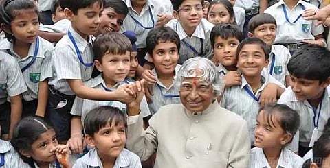 கனவுகளை விதைத்த அப்துல்கலாமின் பிறந்த தினம்..!