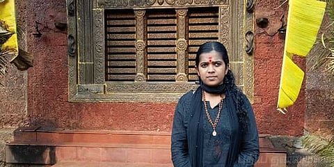 சபரிமலை செல்ல 41 நாள் விரதம் தொடங்கிய டீச்சருக்கு கொலை மிரட்டல்!