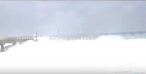 பாம்பன் பாலத்தை கஜா புயல் தாக்கியதா..? - உலவும் போலி வீடியோ காட்சி