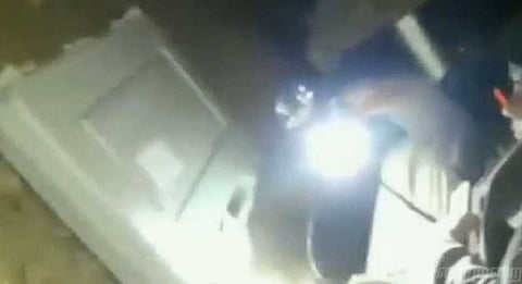 சாலையில் கிடந்த மின்னணு வாக்குப்பதிவு இயந்திரம்.. அதிகாரிகள் சஸ்பெண்ட்..!