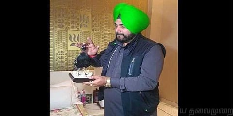 பாக்.கொடுத்த ’கருப்பு கவுதாரி’ பரிசு: சிக்கலில் சித்து