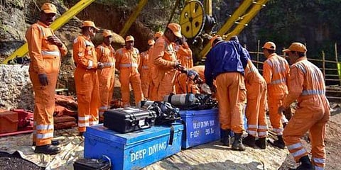 சுரங்க விபத்து: 28 லட்சம் லிட்டர் நீரை வெளியேற்றியும் பலன் இல்லை!