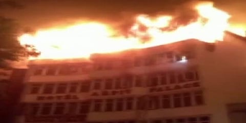 டெல்லி தீவிபத்து: 2 தமிழர்கள் உள்பட 17 பேர் உயிரிழப்பு