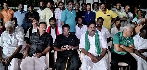 நாராயணசாமியின் தர்ணா போராட்டம் ! புதுச்சேரிக்கு அதிரடிப் படை வருகை