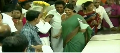 தூத்துக்குடி தொகுதியில் போட்டியிட கனிமொழி விருப்ப மனு..!