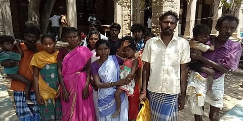 அதிகாரிகளின் அலட்சியத்தால் வீட்டை இழந்த மலைவாழ் மக்கள் ! 