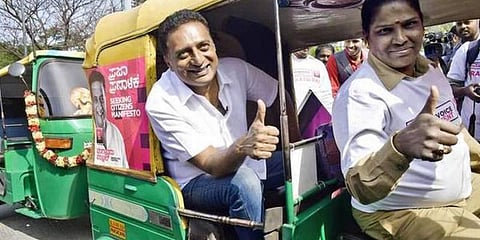 வேட்புமனு தாக்கலுக்கு தயாரான பிரகாஷ் ராஜ் - வழக்கால் தாக்கிய தேர்தல் ஆணையம்