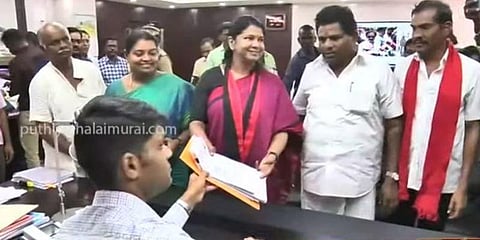 4 மணி நேர தாமதத்திற்கு பிறகு கனிமொழி வேட்புமனு ஏற்பு