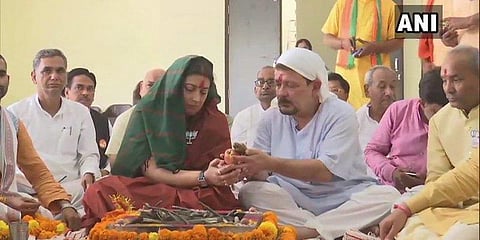 மத்திய அமைச்சர் ஸ்மிருதி இரானி சிறப்பு பூஜை