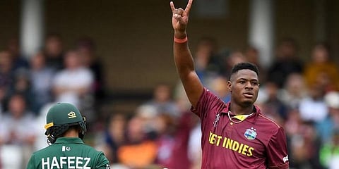 வெஸ்ட் இண்டீஸ் பந்துவீச்சில் சிதறிய பாகிஸ்தான் - 105 ரன்னில் சுருண்டது