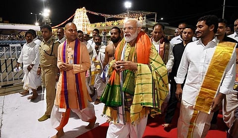 திருப்பதி கோயிலில் சாமி தரிசனம் செய்தார் பிரதமர் மோடி