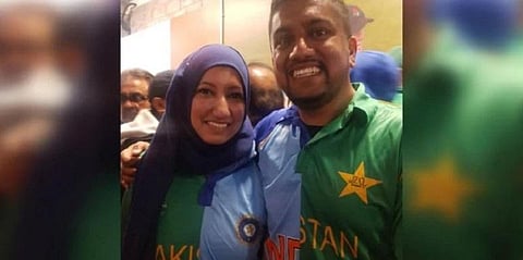 இந்தியா - பாகிஸ்தான் போட்டி : சீருடையால் கவனத்தைக் கவர்ந்த தம்பதி